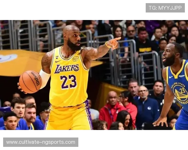 NBA焦点战詹姆斯爆发率湖人逆转勇士登顶西部冲击总冠军再添信心 NBA焦点战詹姆斯爆发率湖人逆转勇士登顶西部冲击总冠军再添信心