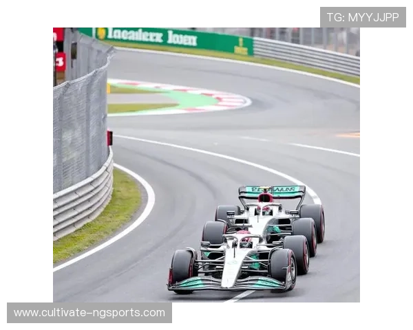F1赛季最新动态:车队表现分析与赛道预览引发车迷热议 F1赛季最新动态:车队表现分析与赛道预览引发车迷热议