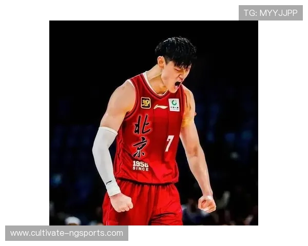 《新赛季揭幕战精彩纷呈 各大球队全力冲刺季后赛争夺战》 《新赛季揭幕战精彩纷呈 各大球队全力冲刺季后赛争夺战》