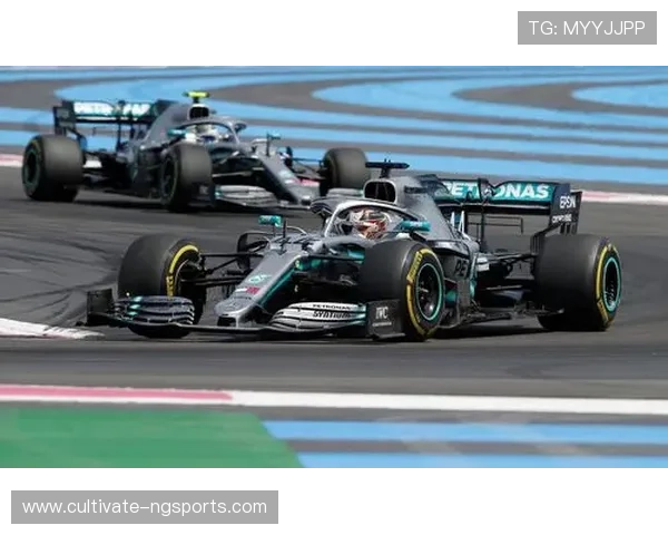 F1赛车赛季激战正酣 路易斯汉密尔顿力争第八冠 新车技术成关键竞争因素