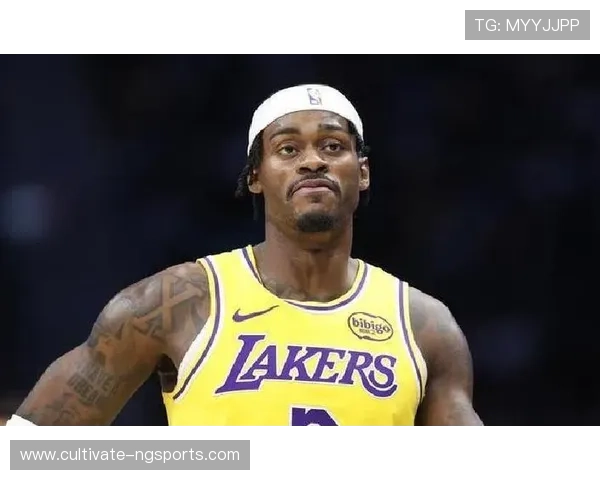 湖人锋线重组新赛季阵容亮相詹姆斯带队冲击总冠军